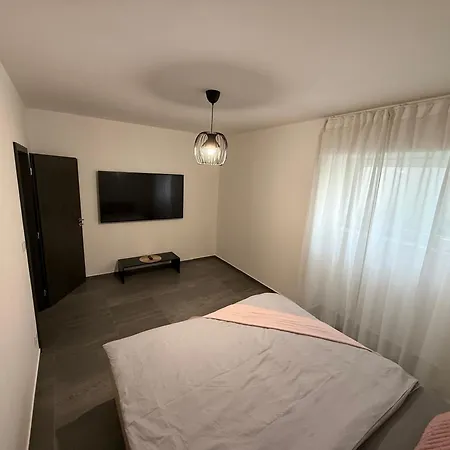 72m2 Private Garden Parking Free * Praha