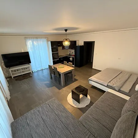 72m2 Private Garden Parking Free * Praha