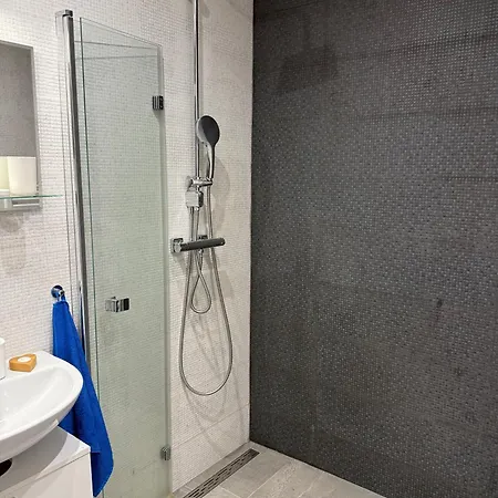 Apartmán 72m2 Private Garden Parking Free *