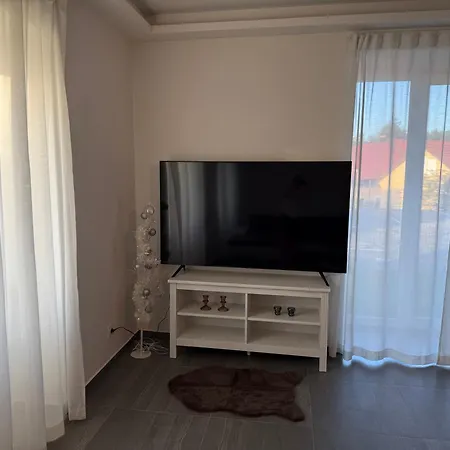 Apartmán 72m2 Private Garden Parking Free *