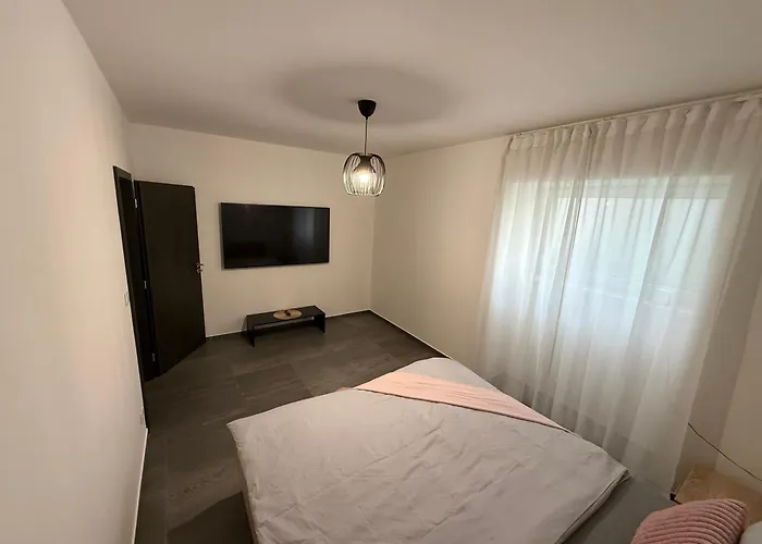 72m2 Private Garden Parking Free * Praga