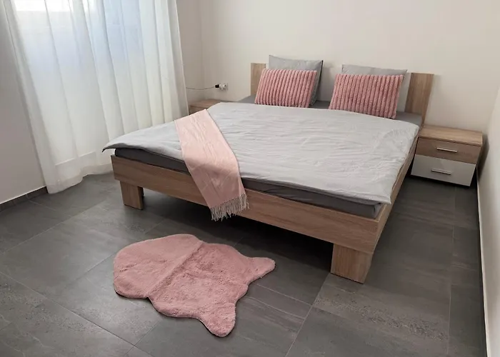 72m2 Private Garden Parking Free * Praga