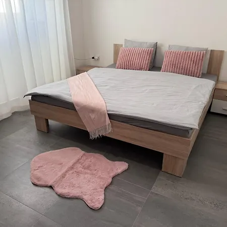72m2 Private Garden Parking Free * Praga