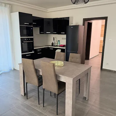 Apartment 72m2 Private Garden Parking Free Prague